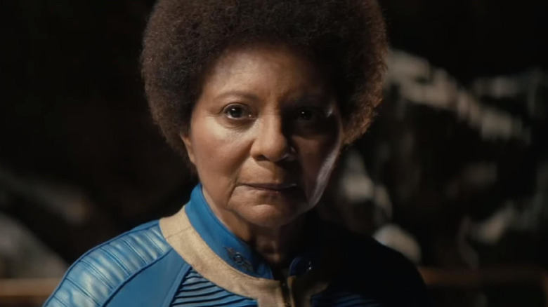 Leslie Uggams as Betty looking worried in Fallout