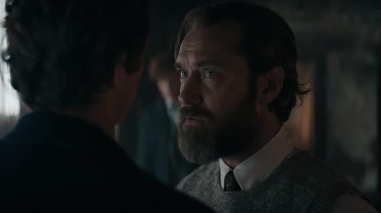 Jude Law in Fantastic Beasts: The Secrets of Dumbledore