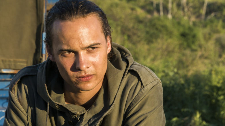Frank Dillane's Nick sitting down in Fear the Walking Dead