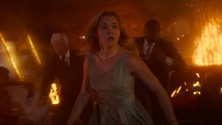 Brec Bassinger as Iris running around a restaurant as it burns in Final Destination Bloodlines