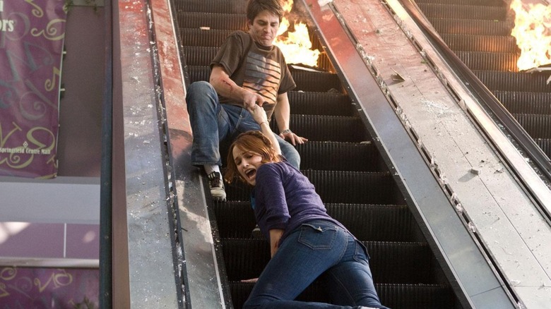 A young man raises a young woman on Salem, a burning in the final destination.