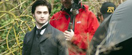 daniel-radcliffe-woman-in-black-set-header