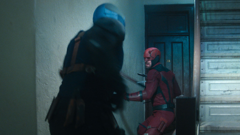 Daredevil fighting an opponent in Daredevil: born again