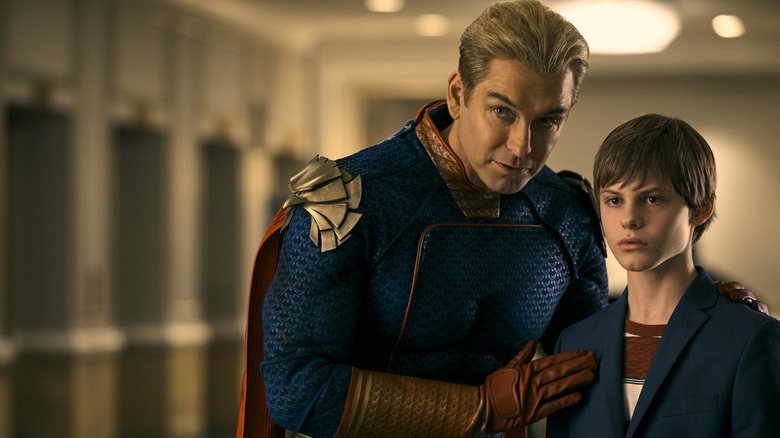 Antony Starr como Homelander e Cameron Crovetti como seu filho Ryan em The Boys