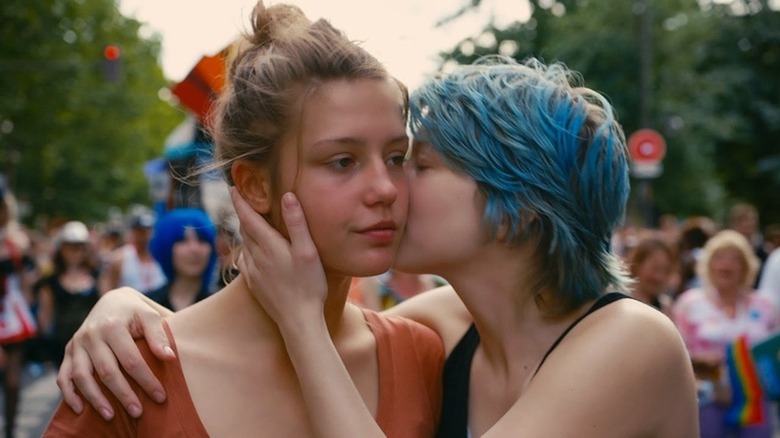 Lea Seydoux smooches Adele Exarchopoulos in Blue is the Warmest Color