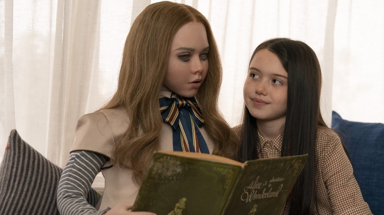 M3GAN reading to Violet McGraw