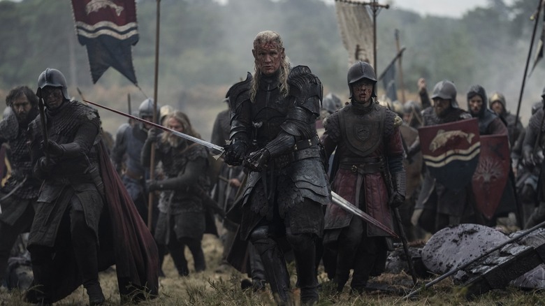 Matt Smith as Prince Daemon Targaryenn bloody and leading soldiers into battle in House of the Dragon season 3