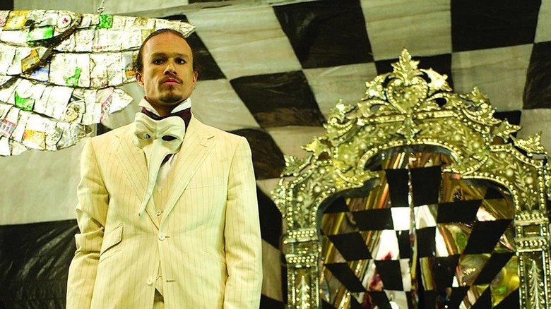 Heath Ledger as Tony stands next to a magic mirror in The Imaginarium of Doctor Parnassus.