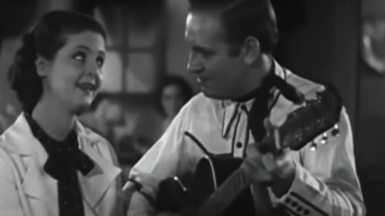 Mary Ann Lee and Gene Autry singing together in Oh, Susanna!