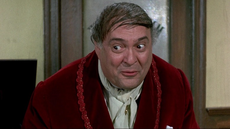 నిర్మాతలలో మాక్స్ బియాలిస్టాక్ చీక్ గా కనిపిస్తున్నాడు