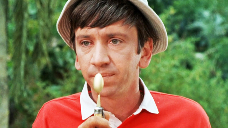 Bob Denver's Gilligan holds a spoon to his face in Gilligan's Island