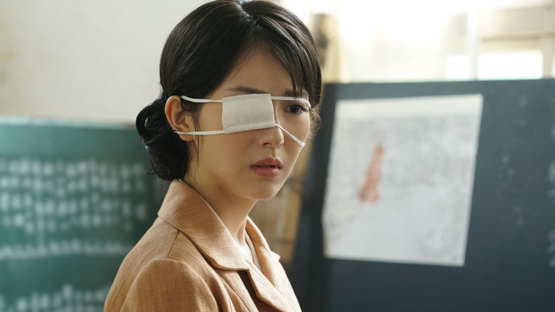 Minami Hamabe as Noriko Ôishi wearing a bandage over one eye in Godzilla Minus Zero