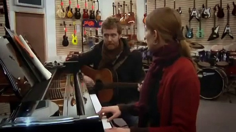 Glen Hansard and Markéta Irglová in Once