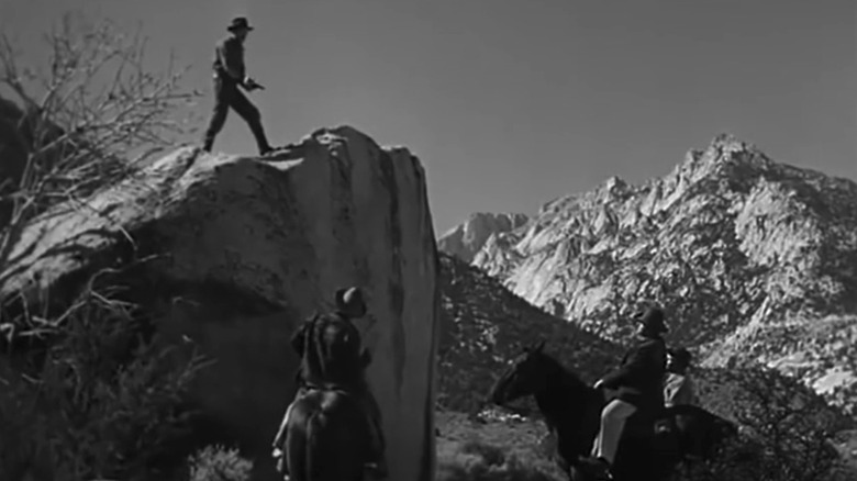 Gregory Peck's Jimmy Ringo holds Alan Hale Jr, David Clarke, and John Pickard's brothers at gunpoint in The Gunfighter