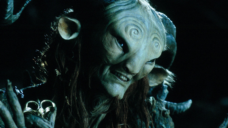 పాన్ లాబ్రింత్‌లో నవ్వుతున్న ఫాన్‌గా డగ్ జోన్స్