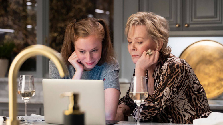 Hannah Einbinder and Jean Smart in Hacks