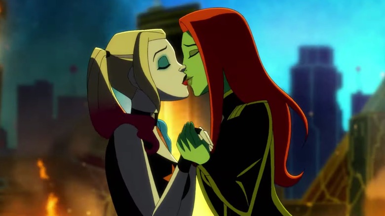 Harley and Ivy kissing in Harley Quinn