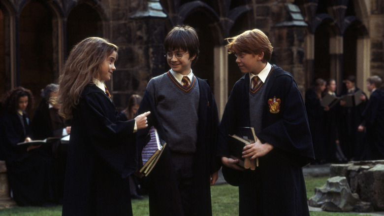 Hermione Harry and Ron in the Hogwarts courtyard in Harry Potter and the Sorcerer's Stone