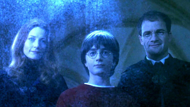 Lily Harry and James looking into the Mirror of Erised in Harry Potter and the Sorcerer's Stone