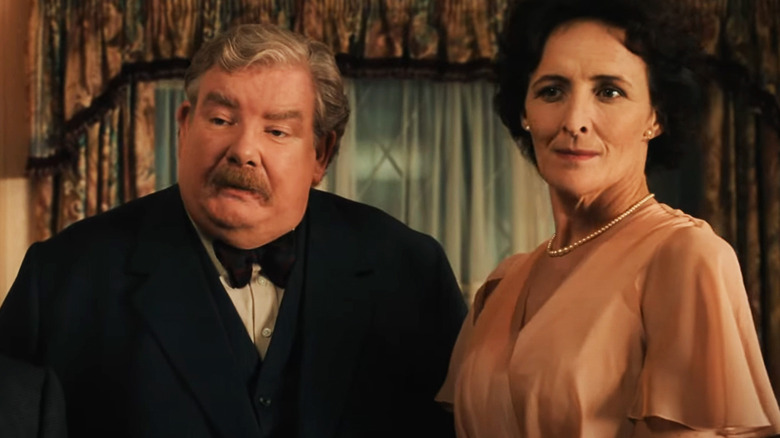 Richard Griffiths as Vernon Dursley stands next to Fiona Shaw as Petunia in Harry Potter and the Chamber of Secrets
