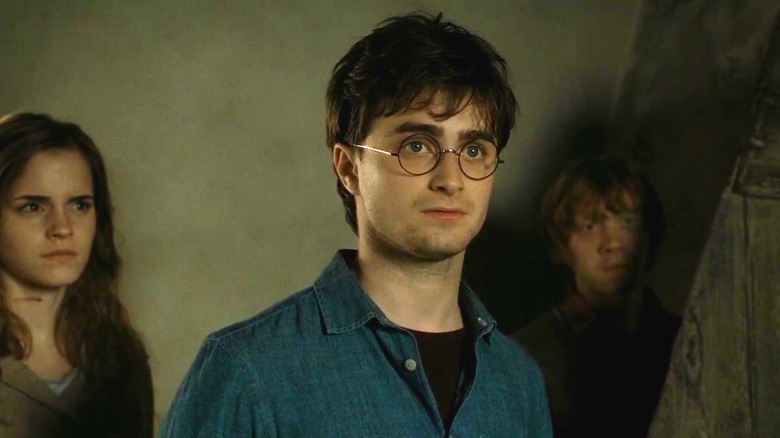 Harry Potter looking concerned with Hermoine and Ron in the background
