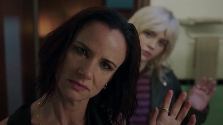 Yellowjackets Juliette Lewis and Sophie Thatcher as Natalie