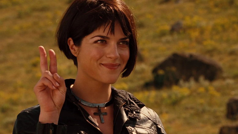 Hellboy II: The Golden Army - Liz Sherman holding up two fingers