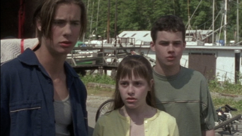Erik von Detten's Clu Bell stands beside Cara DeLizia's Fiona Phillips and Patrick Levis' Jack Phillips in So Weird