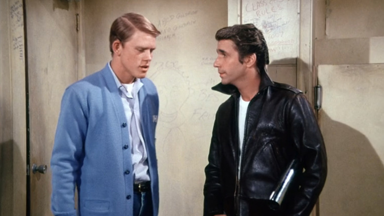 Ron Howard's RIchie Cunningham talks to Henry Winkler's Arthur Fonzarelli in a bathroom in Happy Days