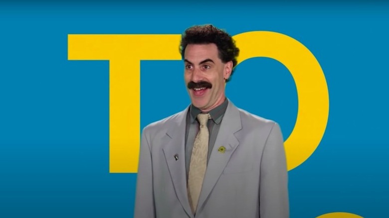 Sacha Baron Cohen muestra una gran sonrisa tonta como Borat en Borat posterior Moviefilm