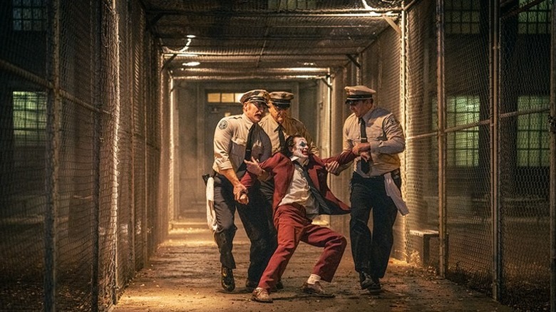 Cena do guarda prisional Joker Folie a Deux