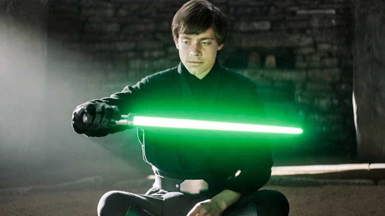 https://www.slashfilm.com/img/gallery/heres-what-the-new-luke-skywalker-looks-like-under-his-digital-mask/intro-1644193087.jpg