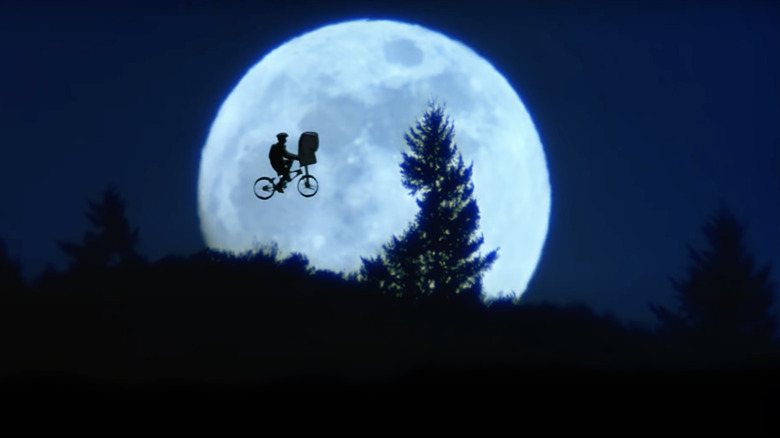 E.T. Extra-Terrestrial Moon Flying Bike