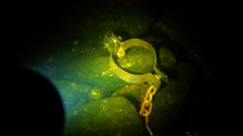 The empty shackle in One Last Dive
