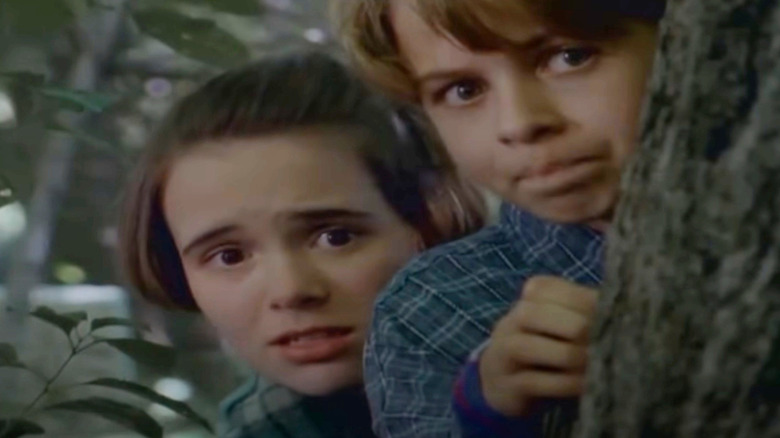 Amanda e Josh parecendo assustados em arrepios: Welcome to Dead House
