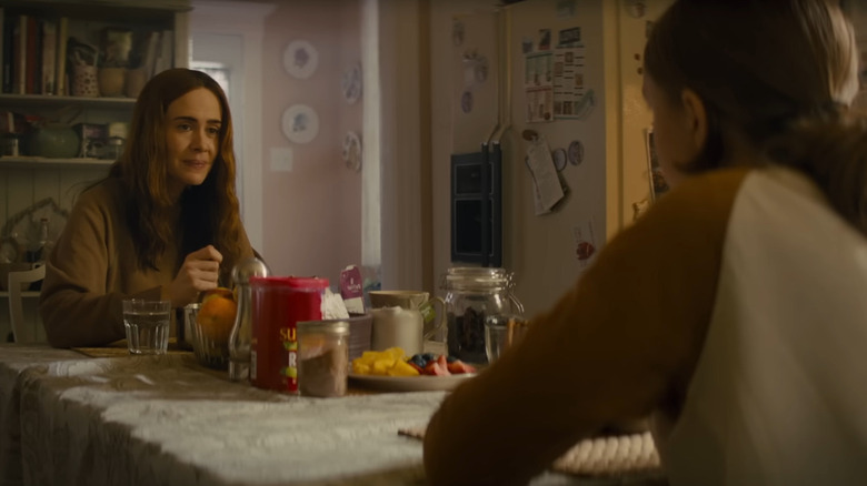 Sarah Paulson having dinner with her daughter