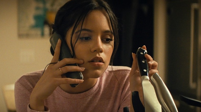 Jenna Ortega on phone with knife Scream 