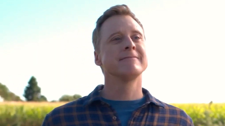 Alan Tudyk as Harry in Resident Alien