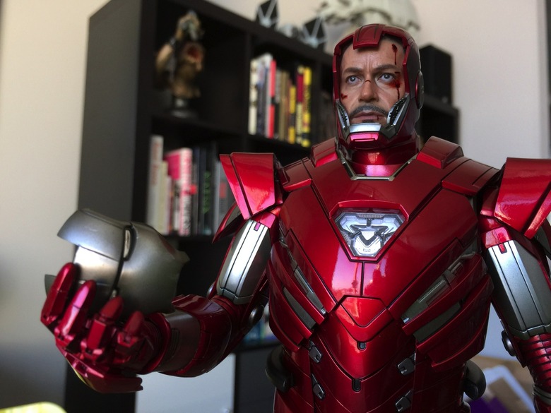 Hot Toys Iron Man Mark 33 Silver Centurion Sixth Scale Figure