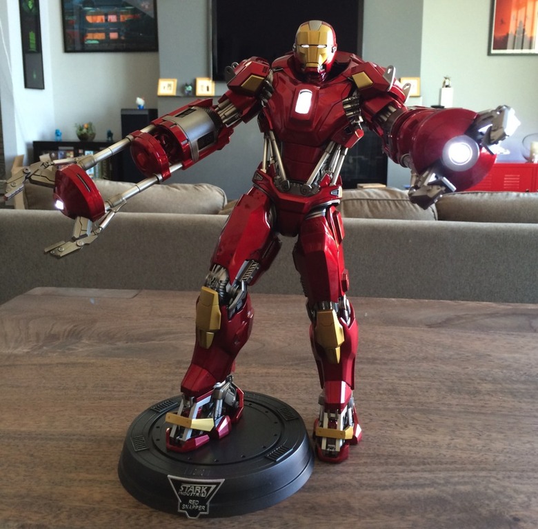 Hot Toys Iron Man Red Snapper Sixth Scale Figure