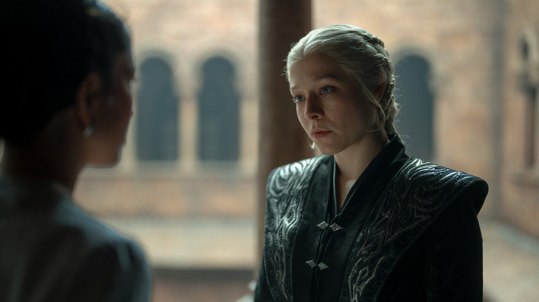 Rhaenyra talking with Mysaria in King's Landing in House of the Dragon