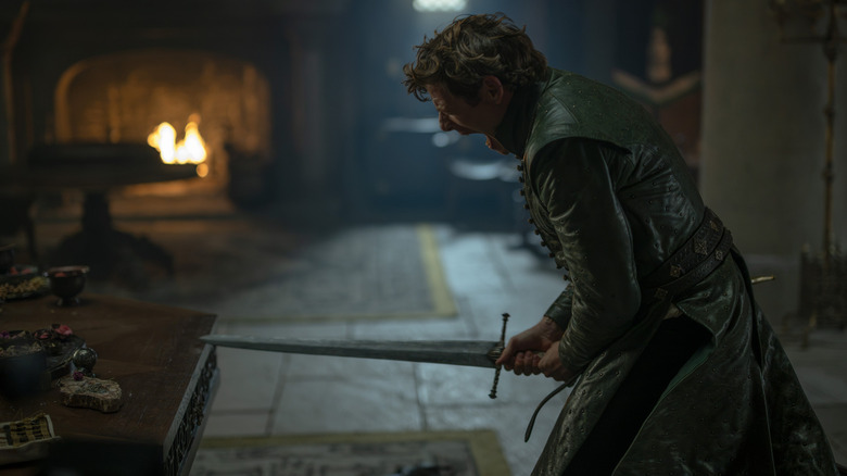 James Norton as Ormund Hightower holding a sword and screaming in rage in House of the Dragon