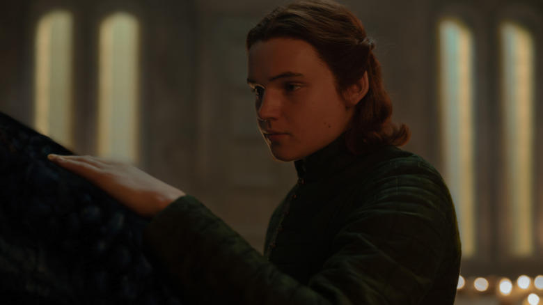 Benjamin Evan Ainsworth as Daeron Targaryen caressing the head of his dragon on House of the Dragon