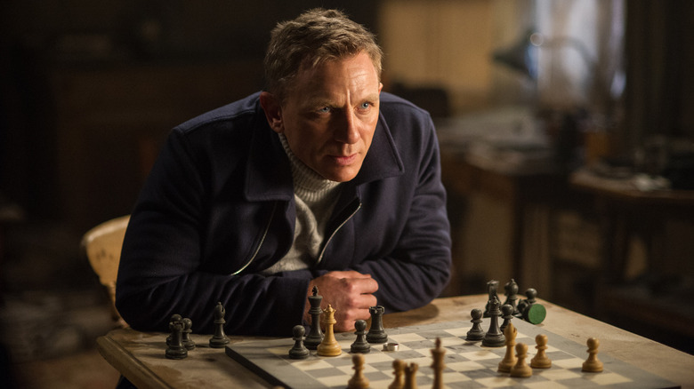 Daniel Craig like James Bond leaning on a failure in Specter