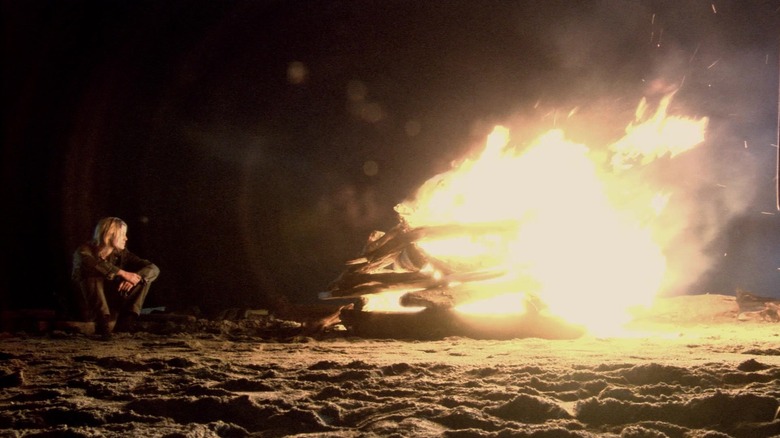 ஸ்டார்பக் தனது அசல் உடலை பாட்டில்ஸ்டார் கேலக்டிகாவில் எரித்தார்