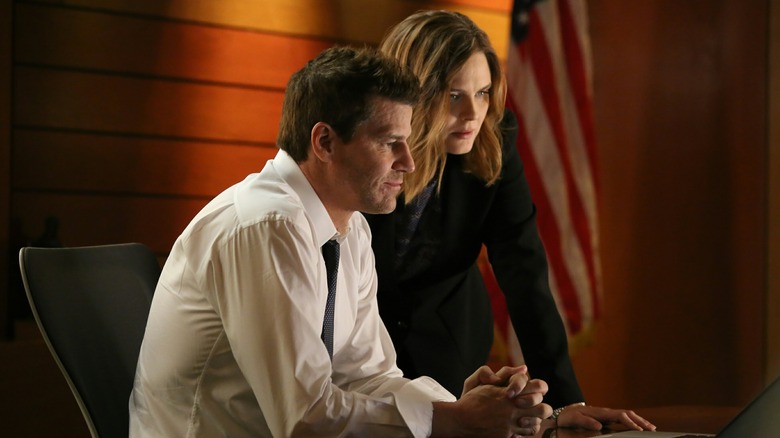 Bones Emily Deschanel and David Boreanaz 