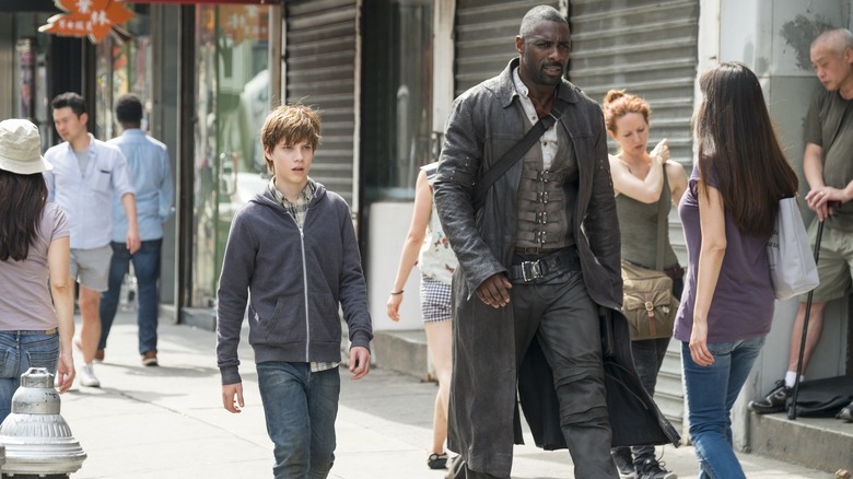 Jake and Roland walking in New York City in The Dark Tower