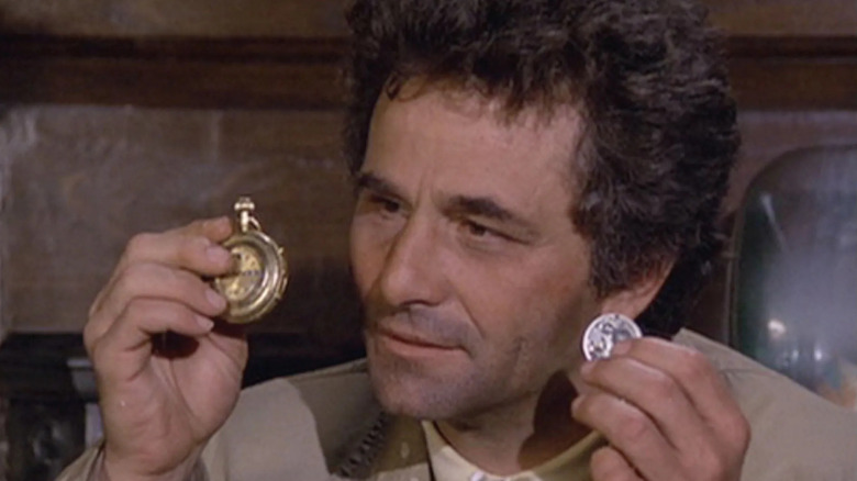 Lieutenant Columbo holding up clues