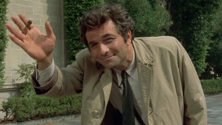Columbo, leaning over and waving goodbye, a scene from Columbo.
