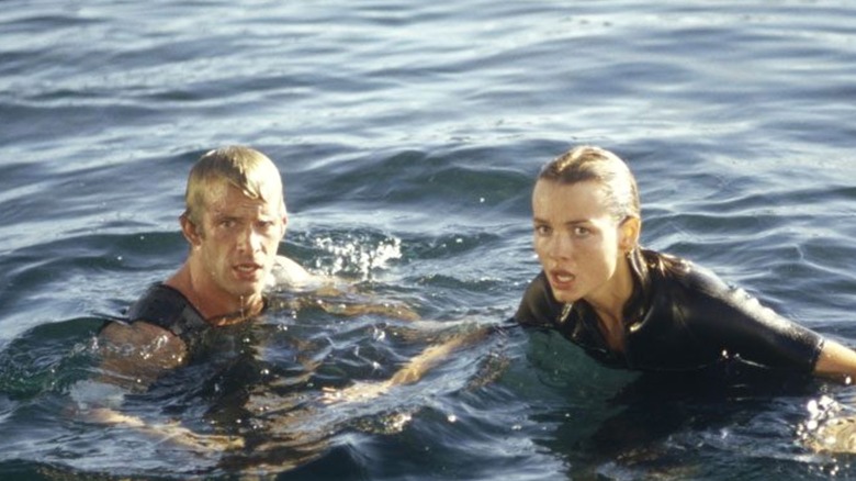 Carter Blake and Dr. Susan work together to kill the shark in Deep Blue Sea